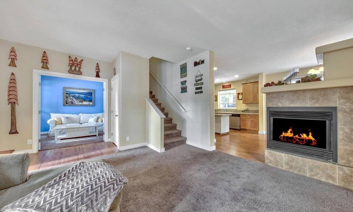 Bijou Pines House | Charming cabin in South Lake Tahoe (close to lake + hot tub + yard)