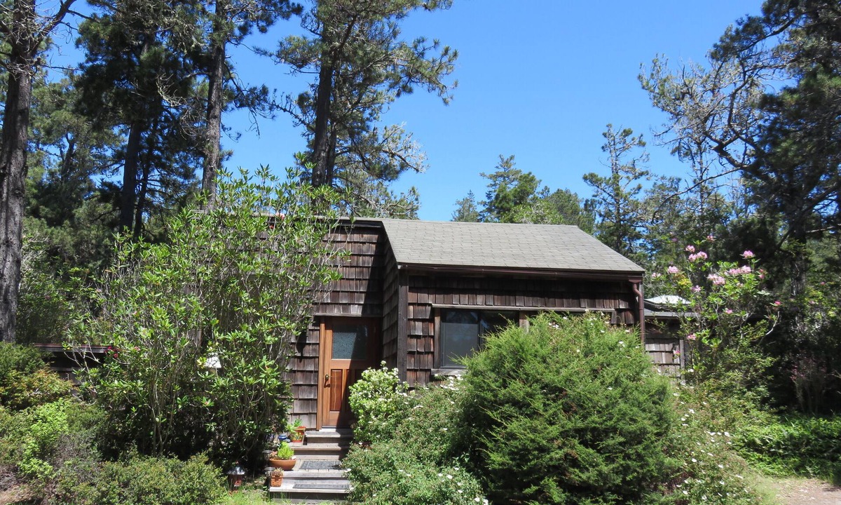 Mendocino Cottage | Charming CasparCottage Walk to the Waterfall in Russian Gulch State Park