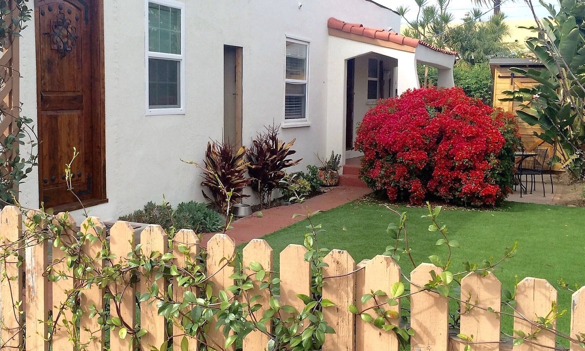 Kensington Villa | Charming Spanish Casa Mayor