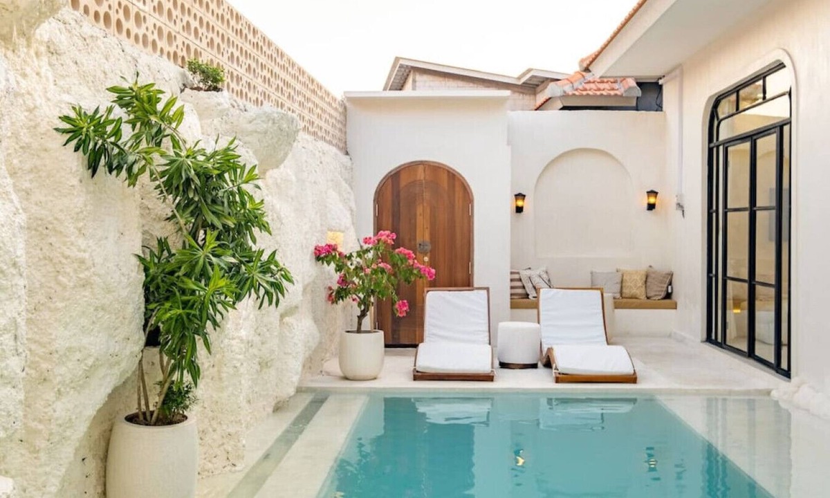 Batu Bolong Villa | Chic 2-Bedroom Private Pool Villa, 10min to Beach by Orivista
