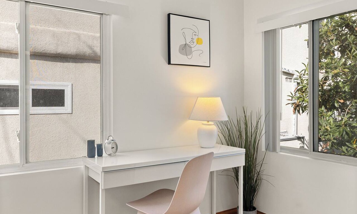 Sawtelle Apartment | Chic Brentwood Stay 1BR/1BA - Steps Wilshire w Parking & W/D