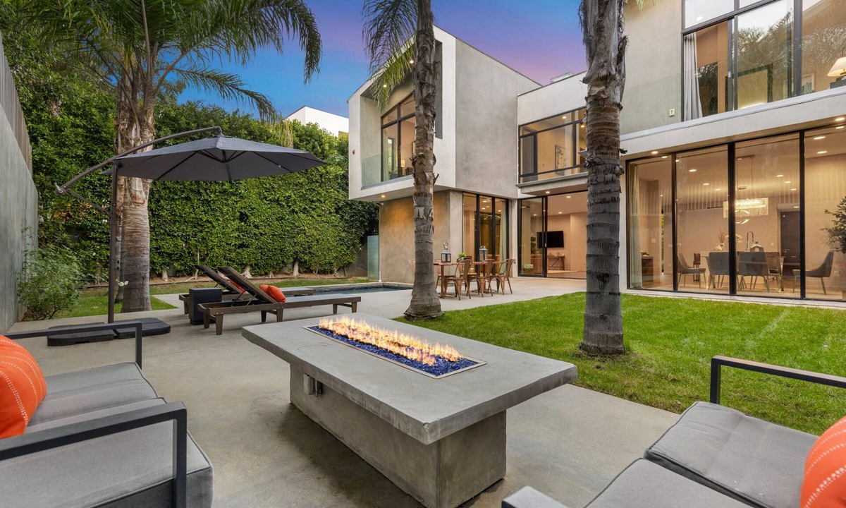 Beverly Hills Villa | Coldwater Canyon - A Sophisticated & Elegant Estate