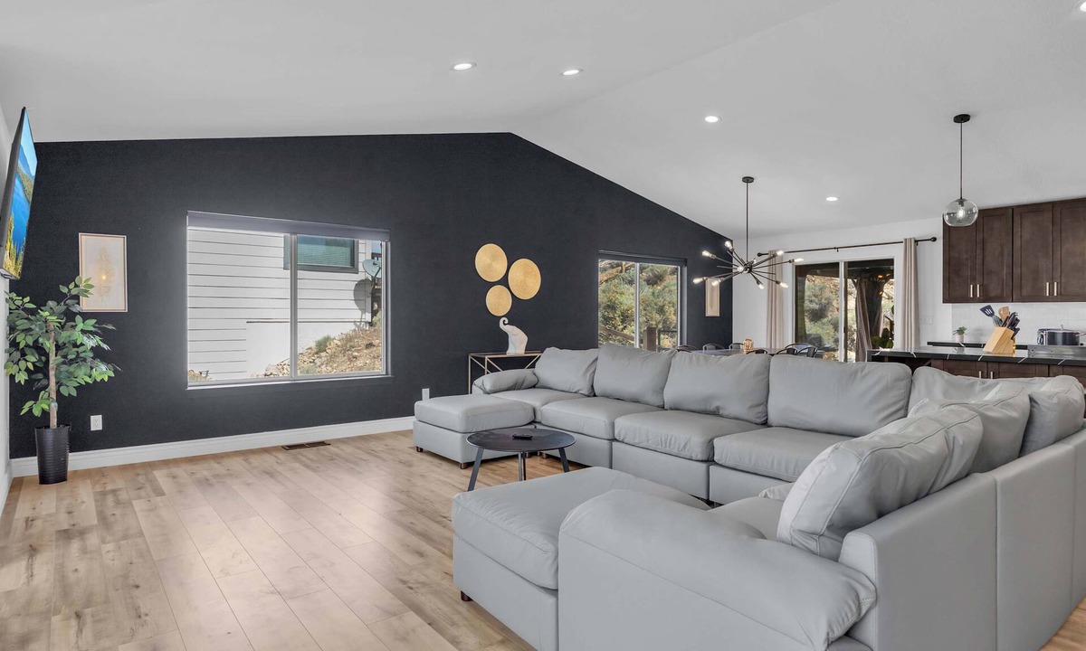 Virginia Foothills House | Colourful Hills South Reno|18Mins-Downtown|Sleeps10