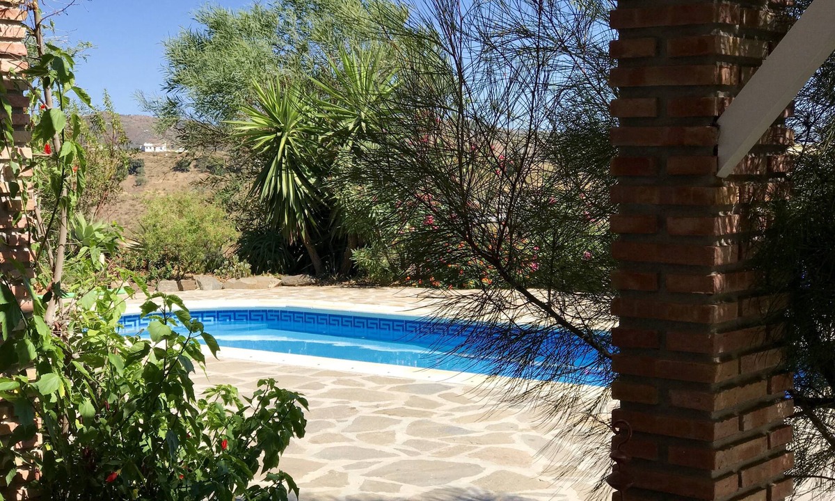 Sedella Hotel | Cortijo La Madrugada, spacious house with pool and views of the valley