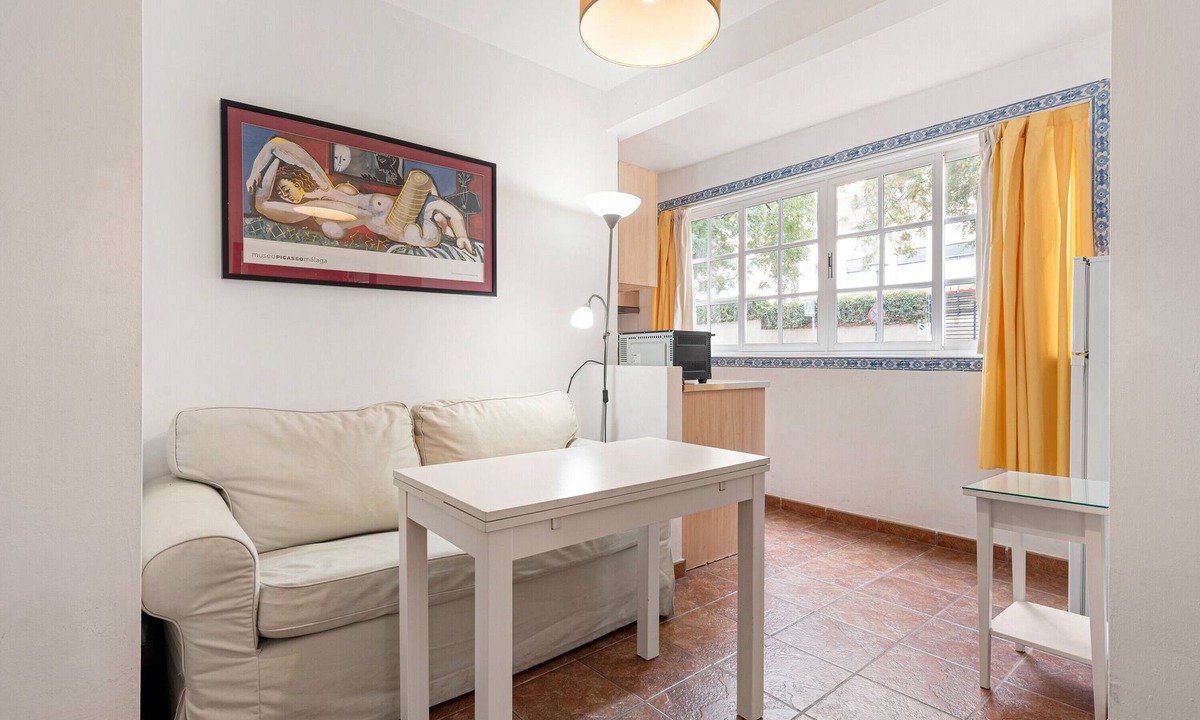 Pedregalejo Apartment | Cosy Studio Apartment in Málaga close to the Beach with Wi-Fi
