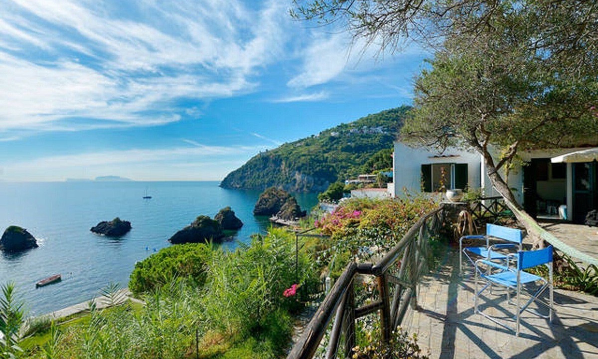 Ischia Ponte Villa | Cottage by the Sea in Cartaromana Bay, with a View of Aragonses Castle