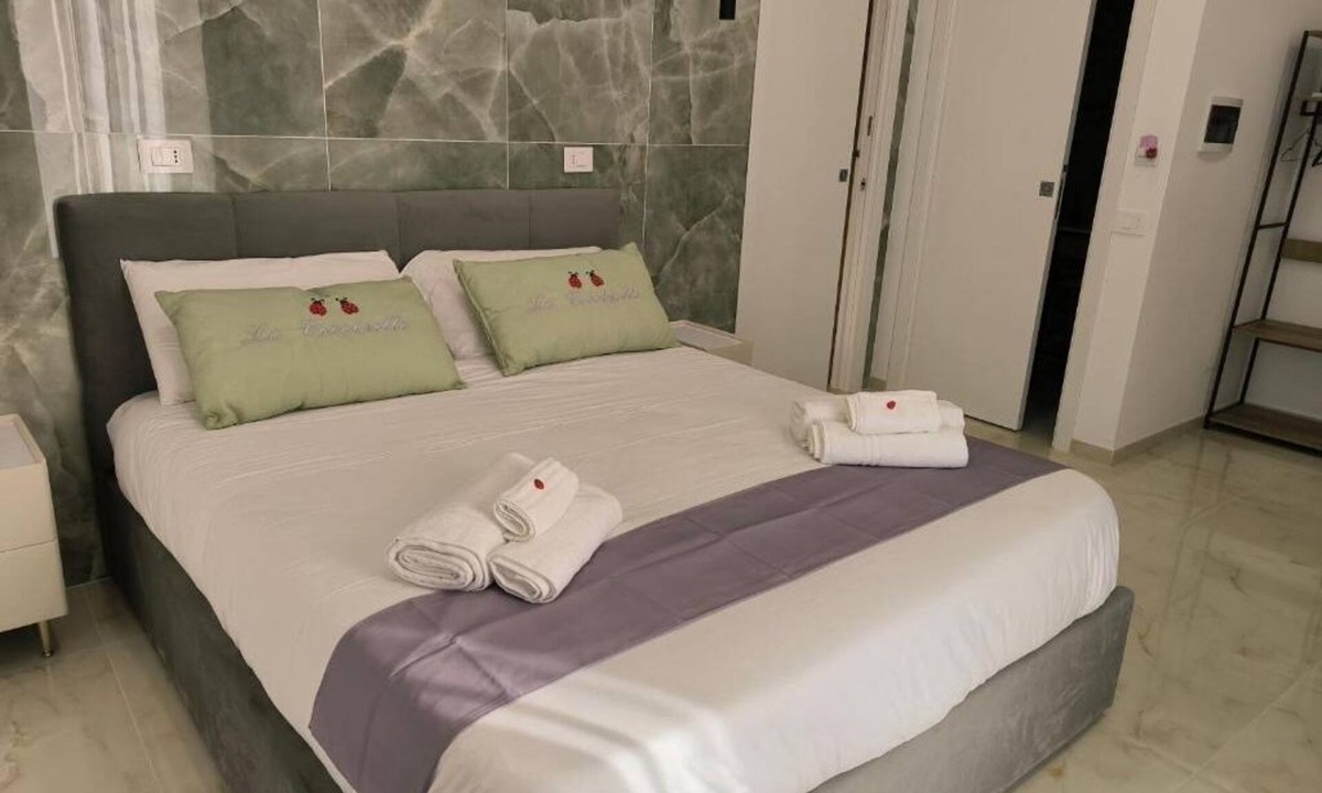 Rione Sanita Bed & Breakfast | Cozy and equipped with amenities, for couples and families in a quiet setting.