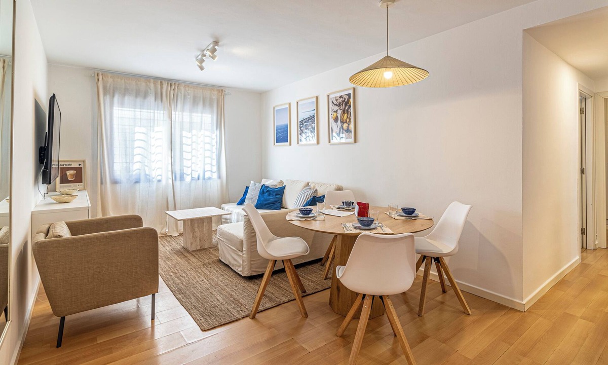 Las Acacias Apartment | Cozy Beachfront Apartment in Pedregalejo, Málaga