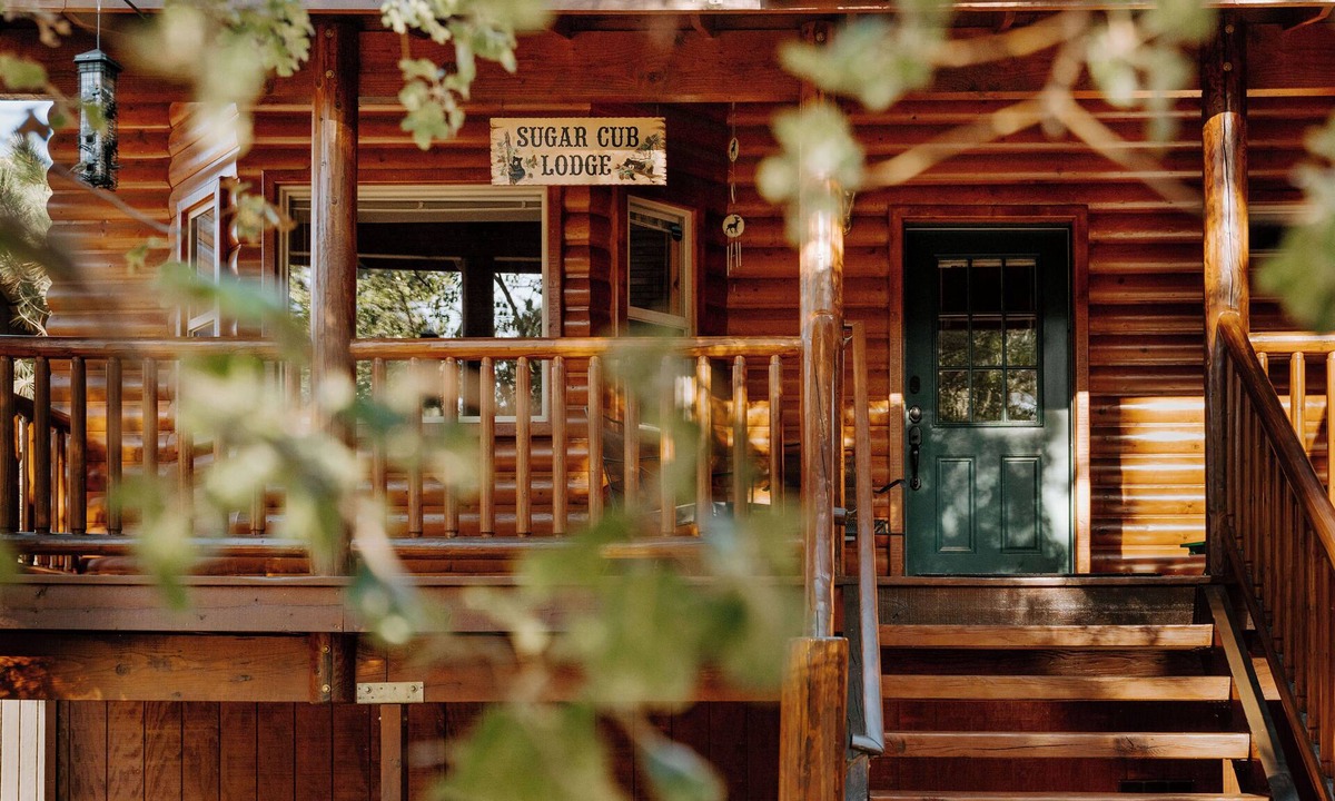 Sugarloaf Cabin | Cozy Cabin Vibes! Great Reviews! Steps to Hiking! Immaculate! Free EV Charging!