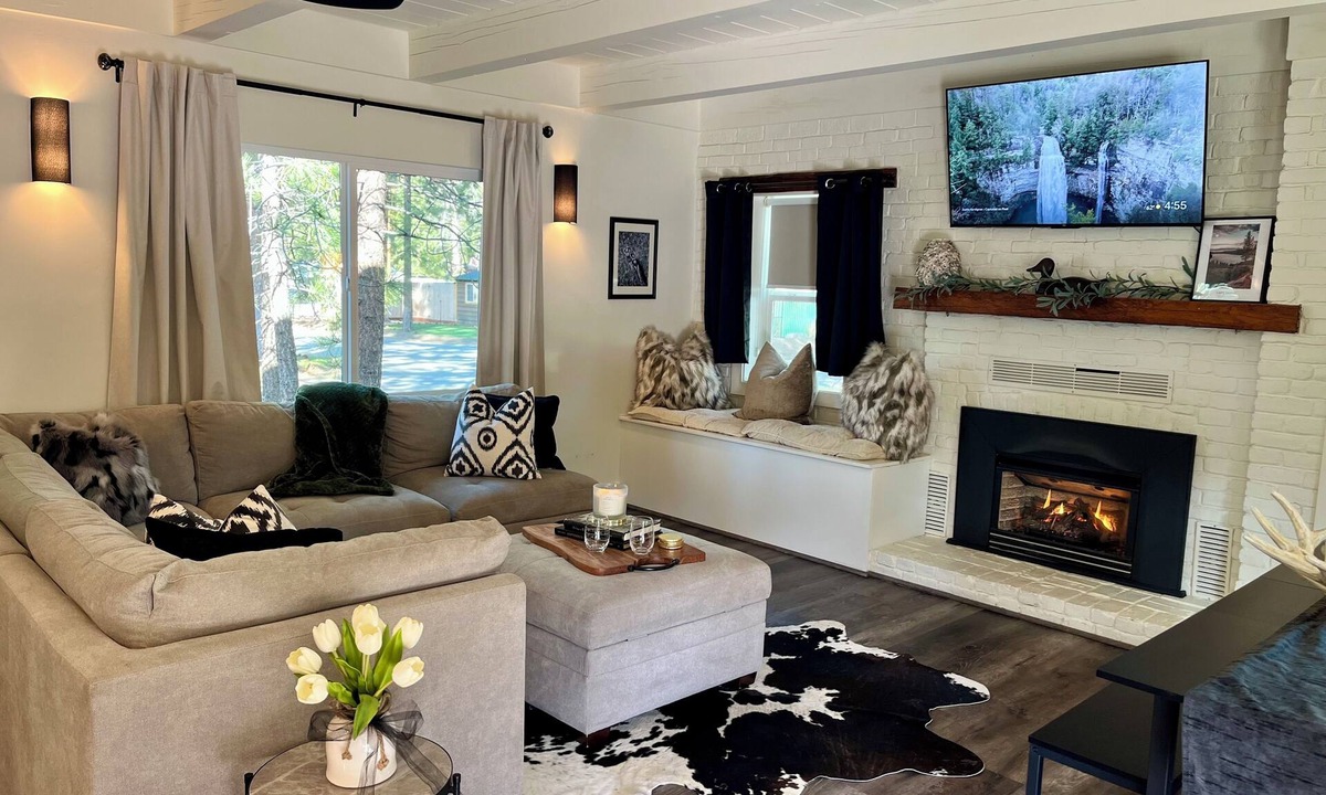 Y Area House | Cozy Chic Tahoe Retreat w/Private Fenced Yard