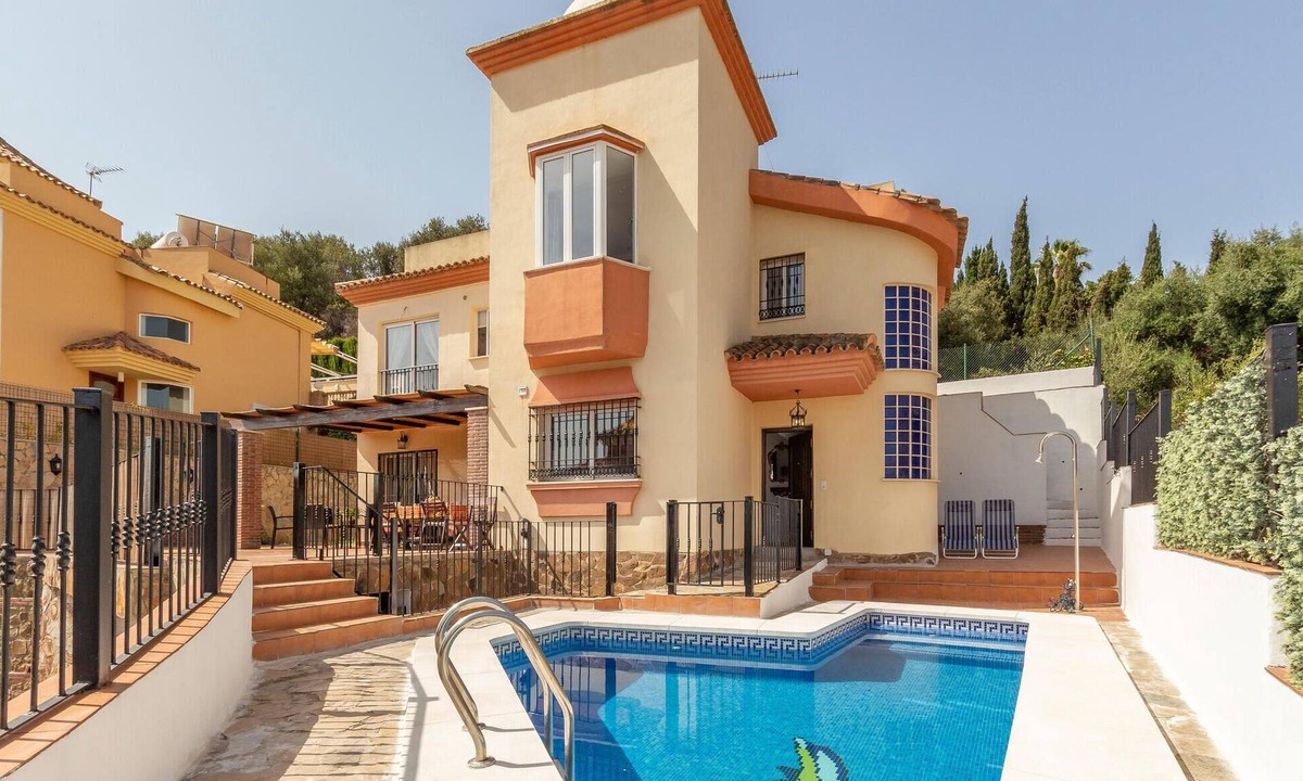 Torrequebrada House | Cozy home in Benalmádena