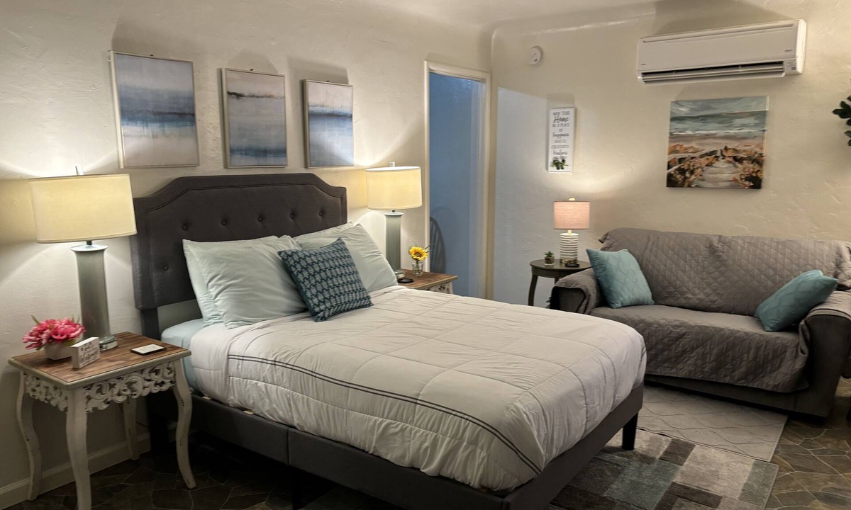 Hanford Apartment | Cozy Studio B