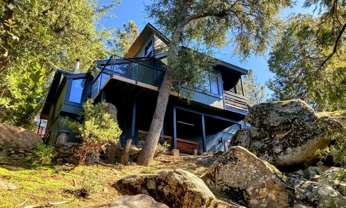 Idyllwild Cabin | Crestviewhaus: Idyllwild Cabin Retreat, stunning views 3BDRM+Loft Central Air