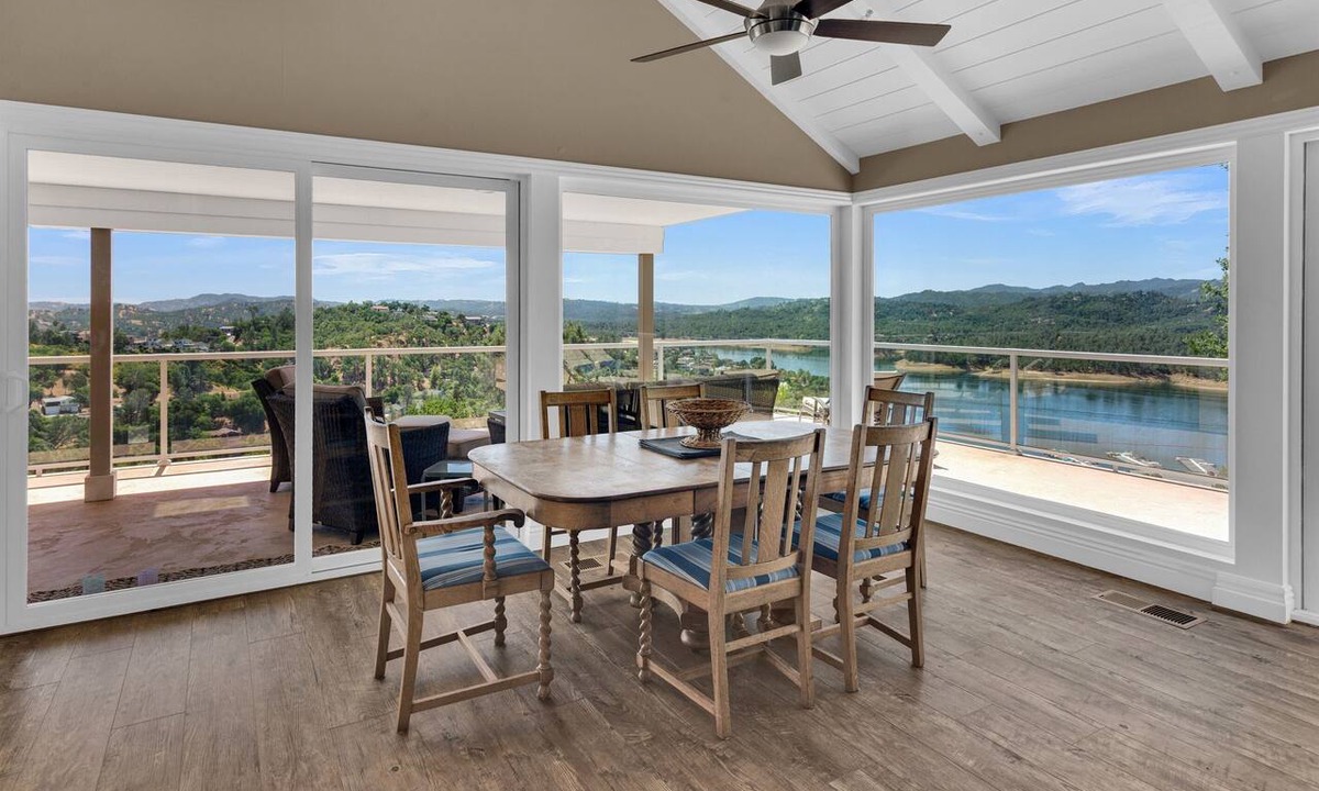 Oak Shores House | Crows Nest With A View - Hilltop Lake Retreat with Panoramic Views