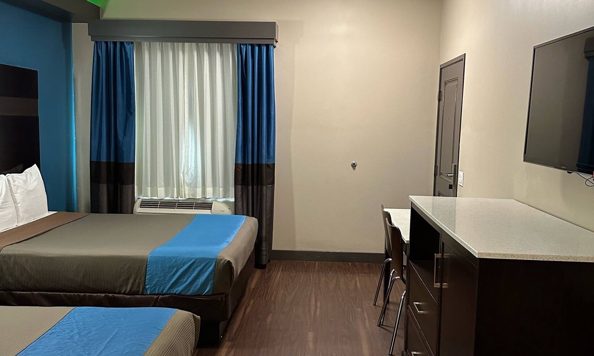 Maywood Hotel | Crystal Palace Inn