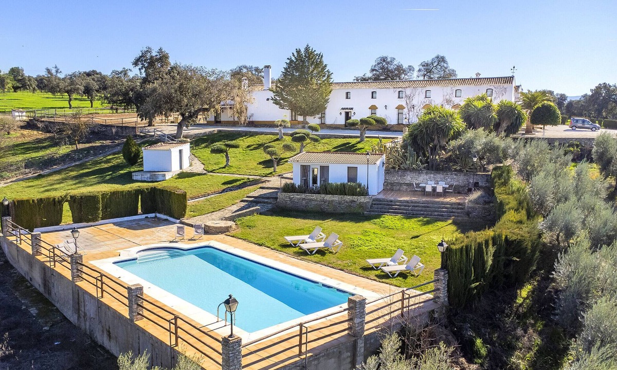 Alcala del Valle Cottage | Cubo's El Baldio Country House - Setenil Bodegas/pastureland/rural/private pool/air conditioning/free Wi-Fi