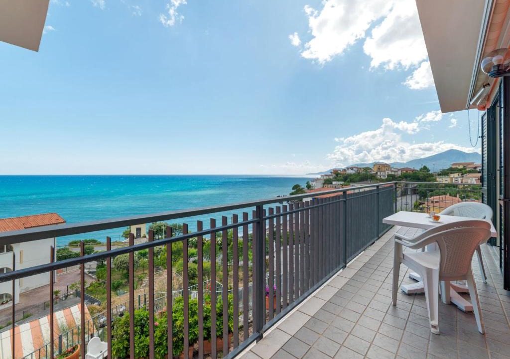 Villammare Apartment | Delightful Apartment in Villammare with Terrace