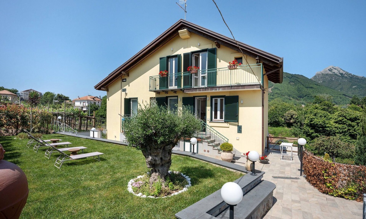 Agerola Apartment | Deluxe Afrodite Apartment in Villa Degli Dei with Mountain View, Wi-Fi and Air Conditioning