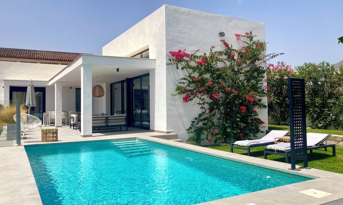 Estepona Villa | Designer Villa - Private pool - Families/Beach + Marina + Golf 5 min drive