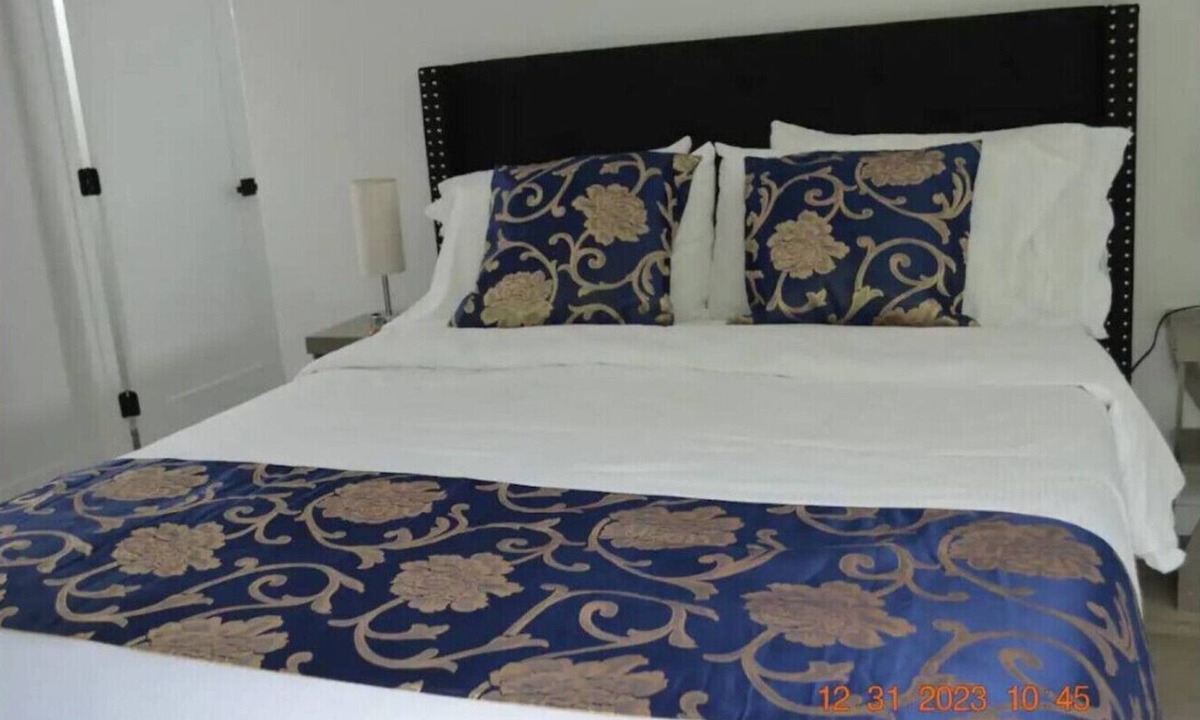 Dimond House | Dimond Abode; Modern Vacation Rental in Oakland Steps from Markets & Cafés