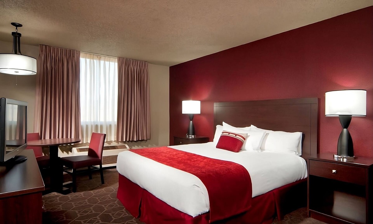 Laughlin Hotel | Edgewater Casino Resort, 2 River View King Non Smoking Room, Free Onsite Parking