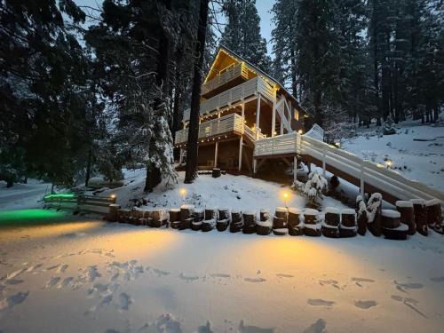 Yosemite West House | El Capitan Hideaway - A-Frame Cabin Yosemite West