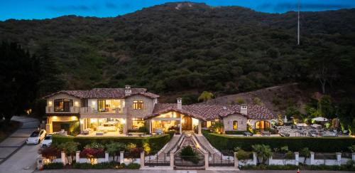 Hidden Valley House | Elegant La Jolla Villa - Ocean Views & Pool