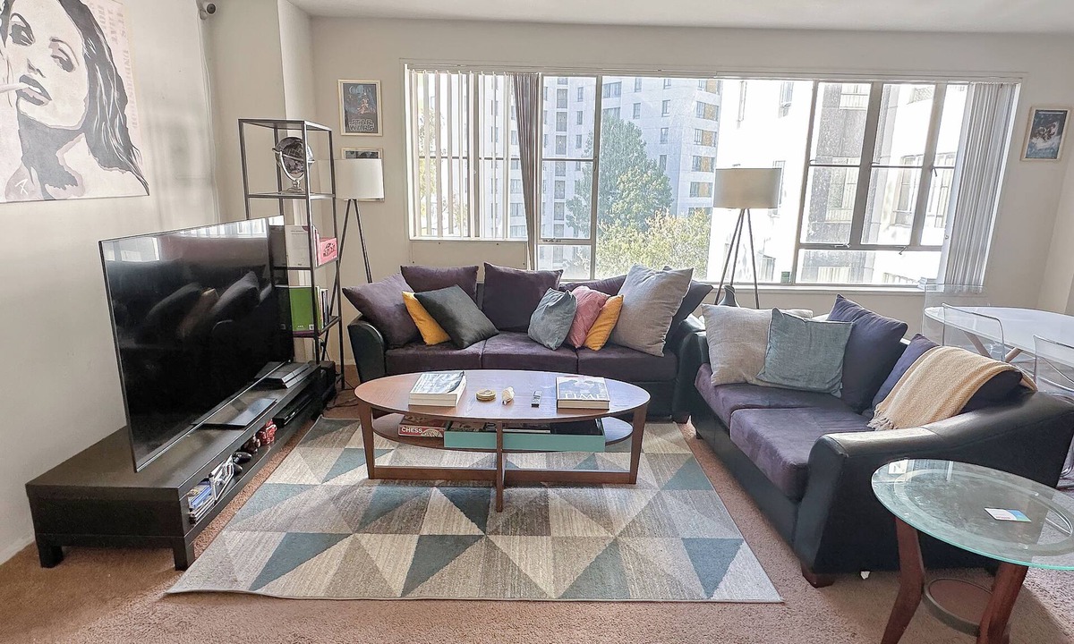La Brea Apartment | Enchanting 2-bedroom apt with 2 private garage parking in the heart of Weho BH