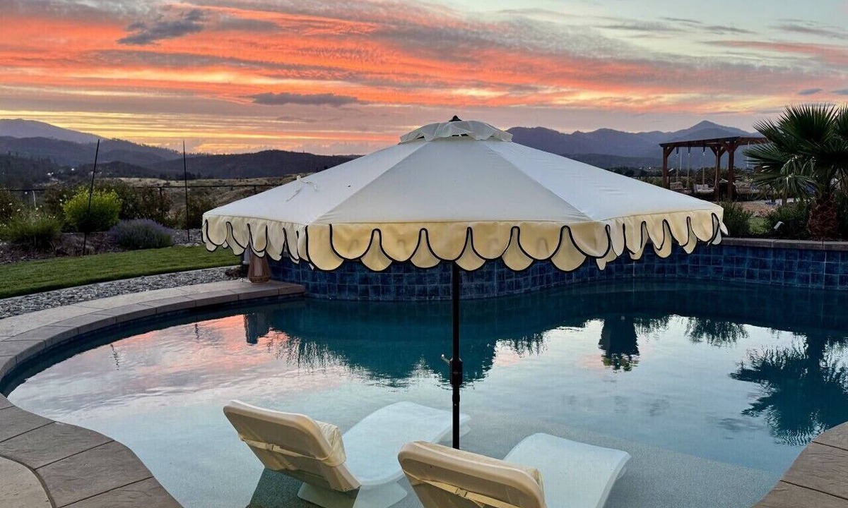 Sunset House | Epic Views | Luxe Pool | Sauna | 1-Level Home on 1.5.Acres | Fire Pit | Boats OK