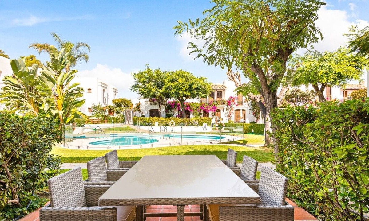Playa del Sol-Villacana Villa | Estepona-Villacana. Apartment with direct access to the pool