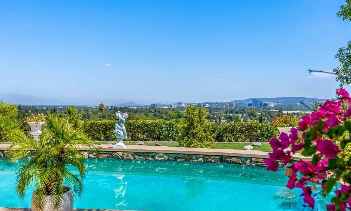 West Hills House | Exclusive WestHills House with Incredible View of the Valley