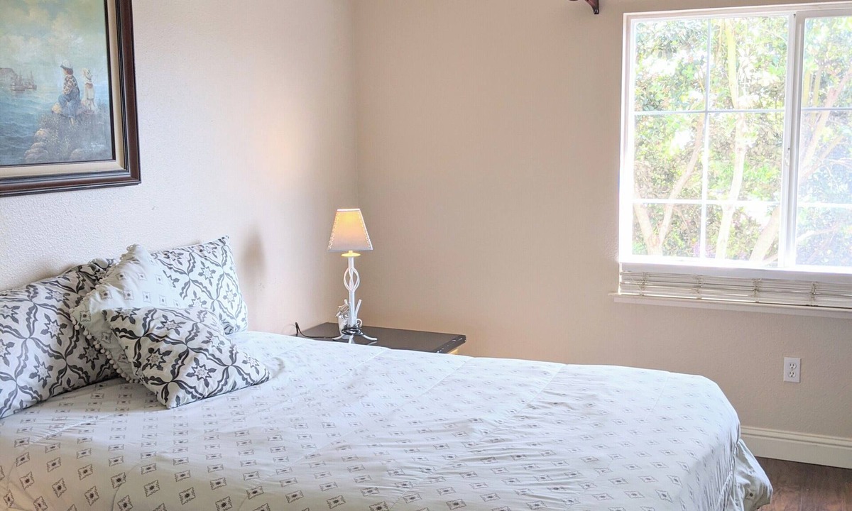 San Pablo House | Executive home close to Keller Beach & Point Pinol shoreline extended stay
