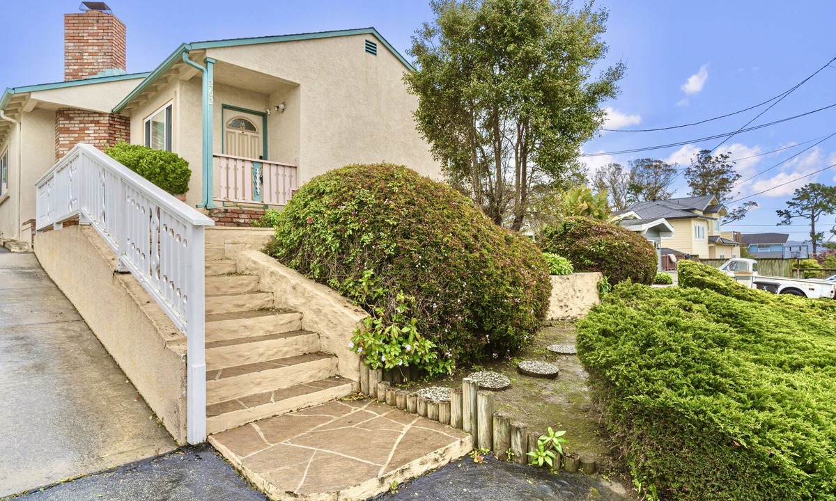 El Granada House | Experience the perfection of Half Moon Bay Oasis By Pillar Point Beach!