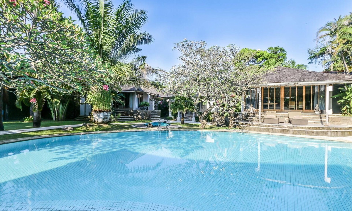 Dyanapura Villa | Extremely Spacious 3BR Villa, 7Min Drive To Kuta Beach! -w/HUGE Swimming Pool!
