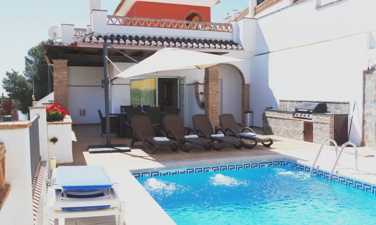 Velilla-Taramay Villa | Fabulous Villa El Retiro with Spectacular Sea and Mountain Views