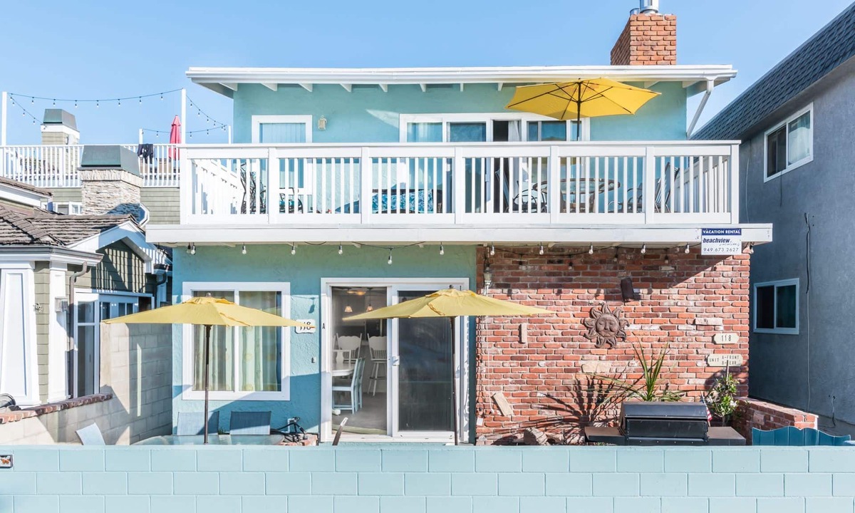 West Newport House | Family Beachside Getaway for 14 with A/C, Only 1/2 Block to the Beach