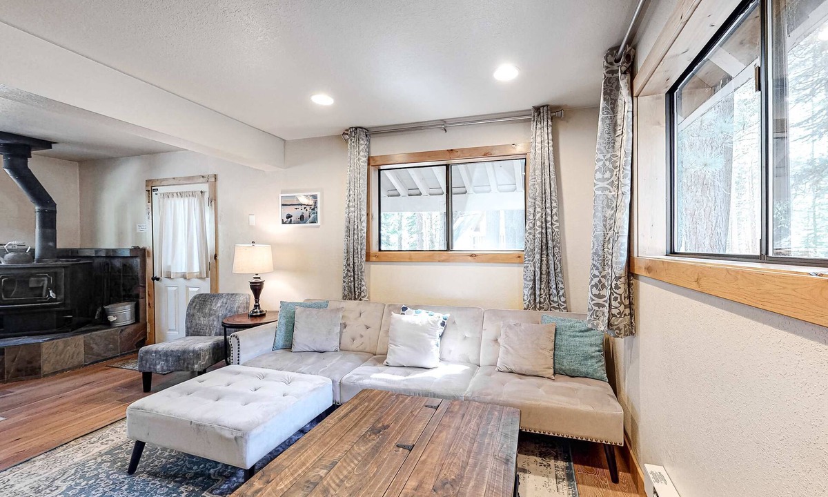 Pla-Vada Woodlands House | Family friendly Cabin with a Private Hot Tub & Private Grill