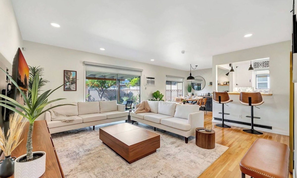 Norwalk House | Family Home Centrally located to Disneyland/Knotts Private Backyard & Coffee Bar