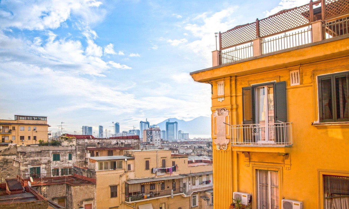 Naples City Centre Apartment | FERDINANDO ARTHOUSE OVERSIZED MODERN APARTMENT