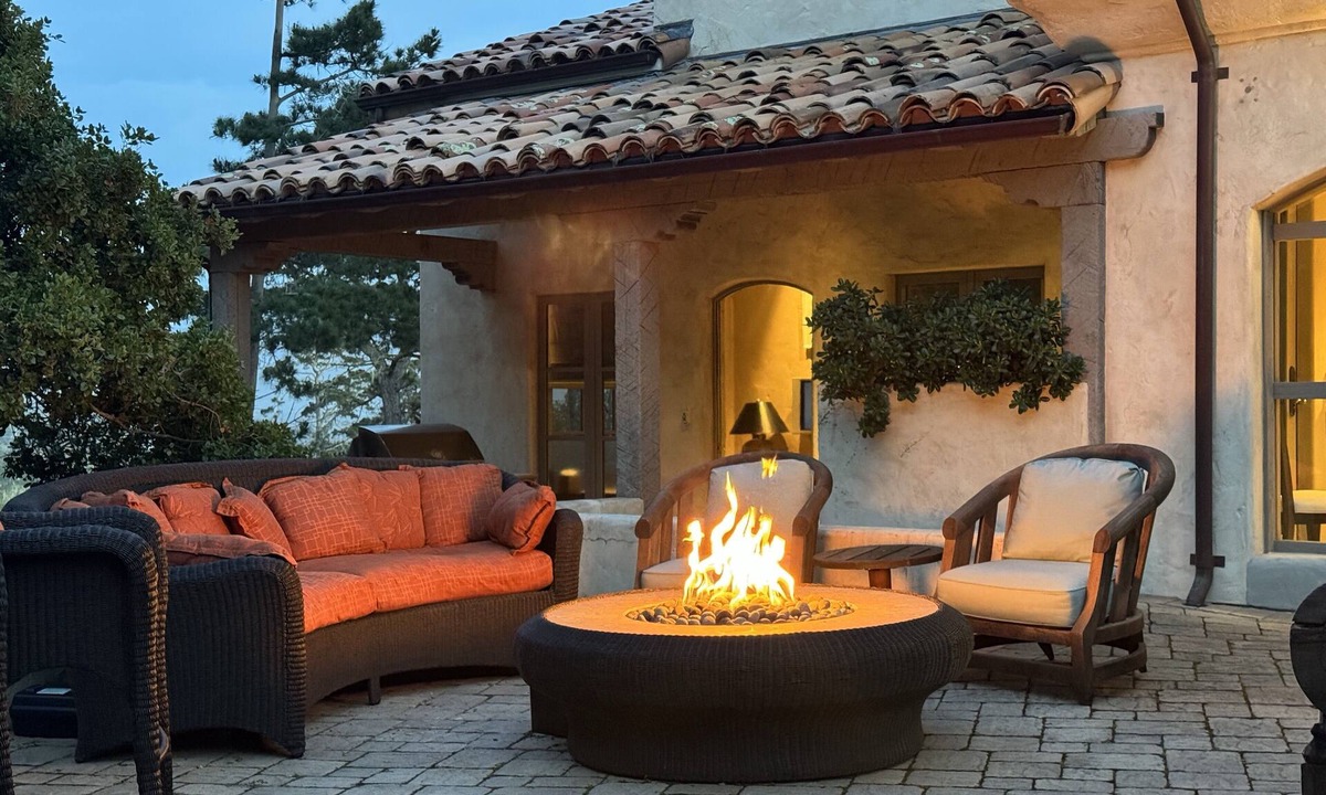 Del Monte Forest House | Forest Opulence: Center of PB Resorts: Four Seasons Beds