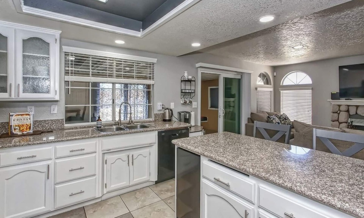 Hesperia House | Freshly Remodeled 4bedrooms, 3 full baths Luxurious Home on 1/2-acre gated land.