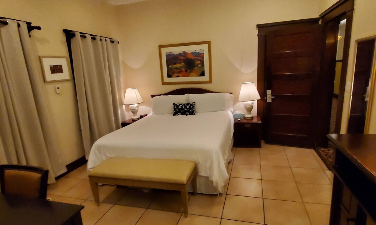 Santa Paula Hotel | Glen Tavern Inn