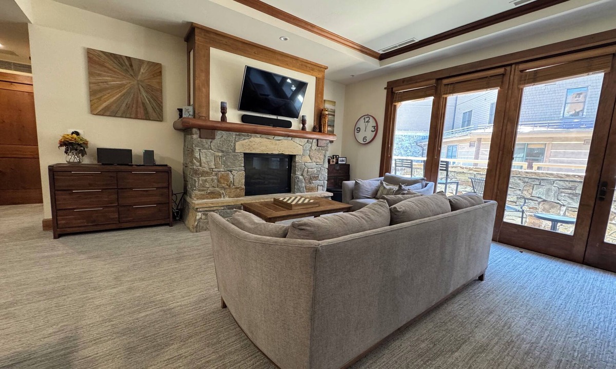Truckee Condo | Gorgeous Updated 2BR Heart of Northstar Village near Gondolas - Platinum Level