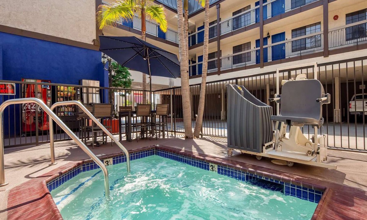 Inglewood Hotel | Great Location for Exploring Venice and Santa Monica
