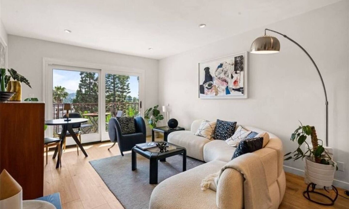 Los Feliz Condo | Griffith Park steps away , charming & convenient