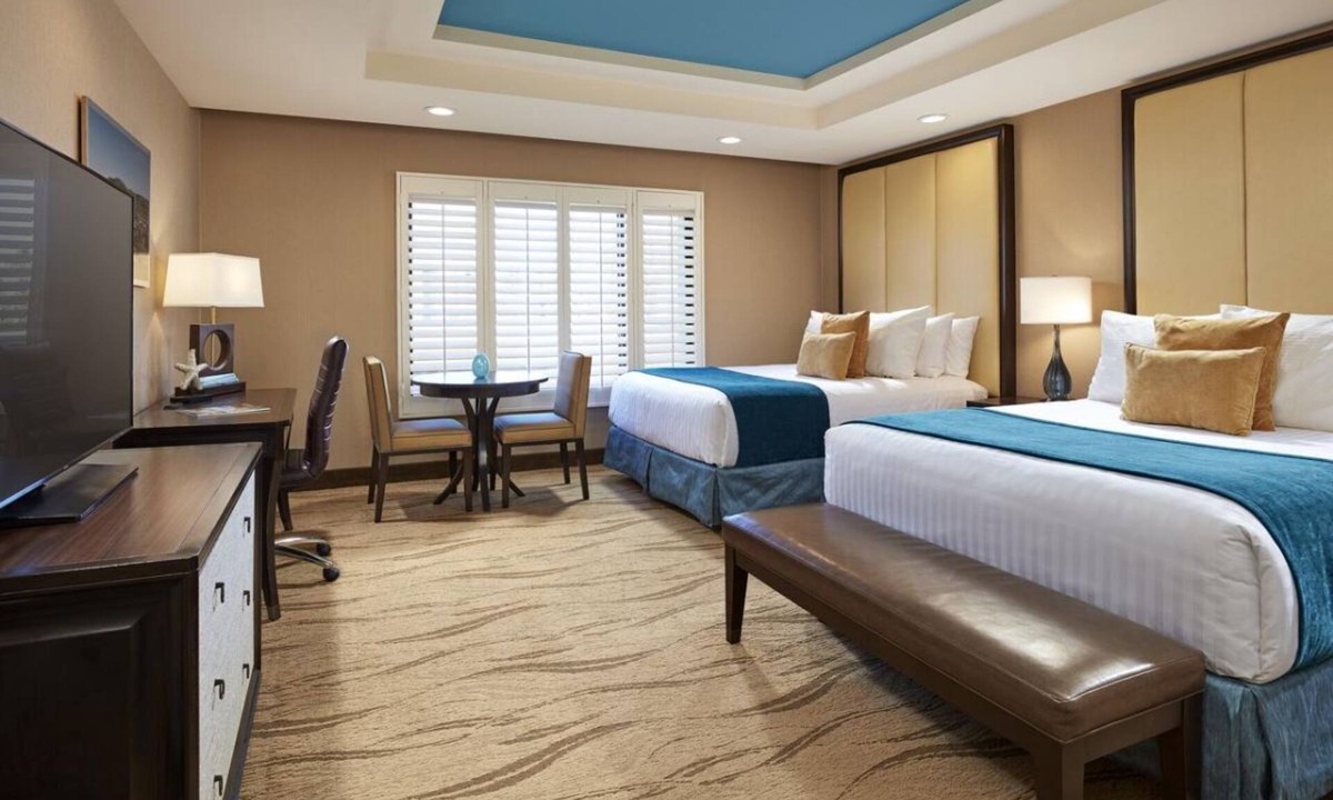 Village of La Jolla House | Group Vacation! Three Comfortable Units Near Children's Pool Beach