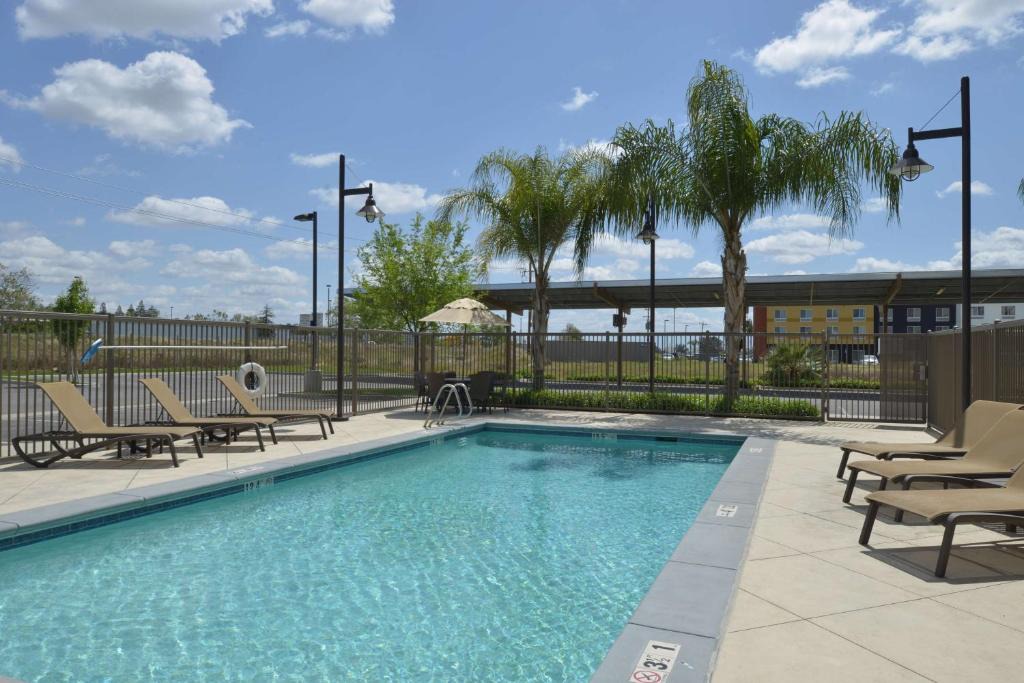 Greenacres Hotel | Hampton Inn and Suites Bakersfield North-Airport