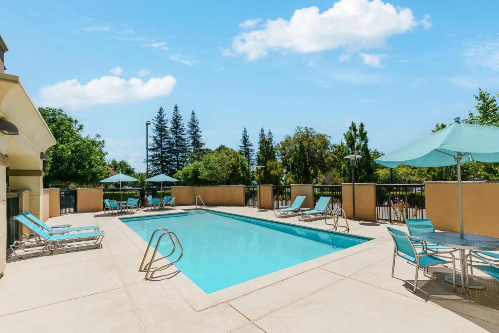 West Sacramento Hotel | Hampton Inn & Suites West Sacramento