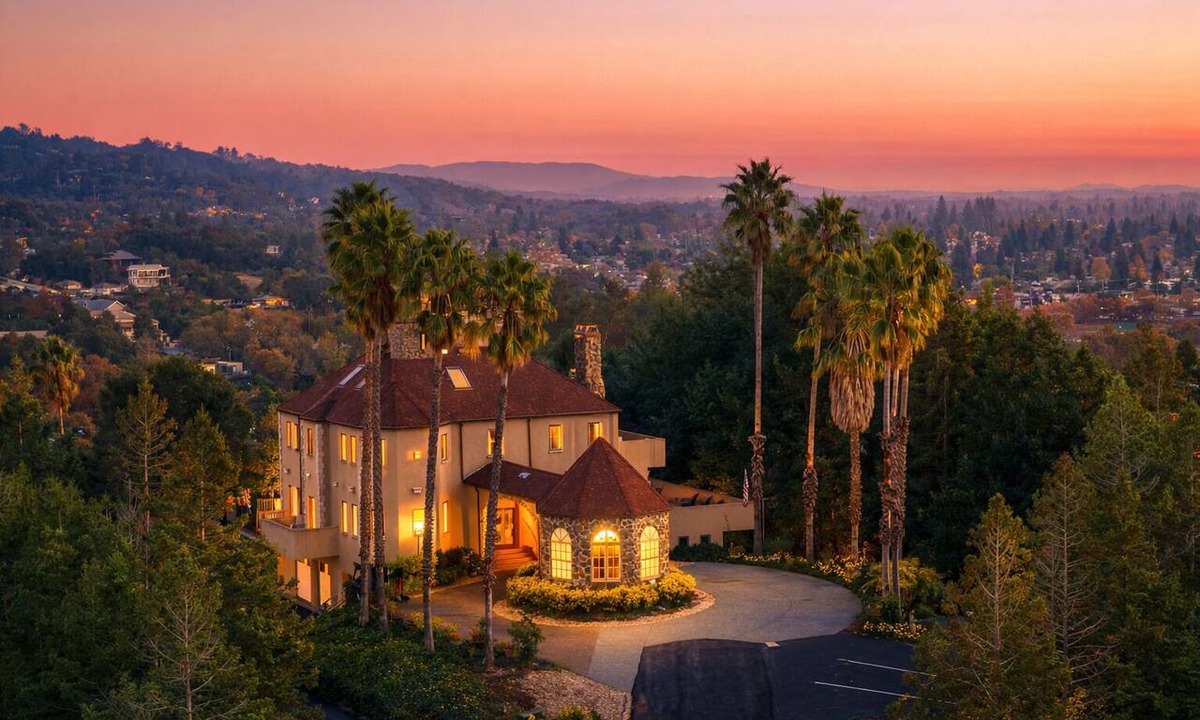 Healdsburg Villa | Healdsburg Luxury Villa Estate | Private Boutique Stay Near Plaza & Wineries