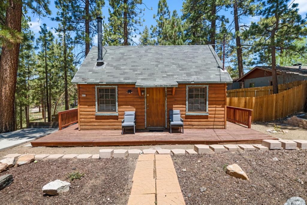 The Village House | Highland Hideaway - Walk to lake and village!